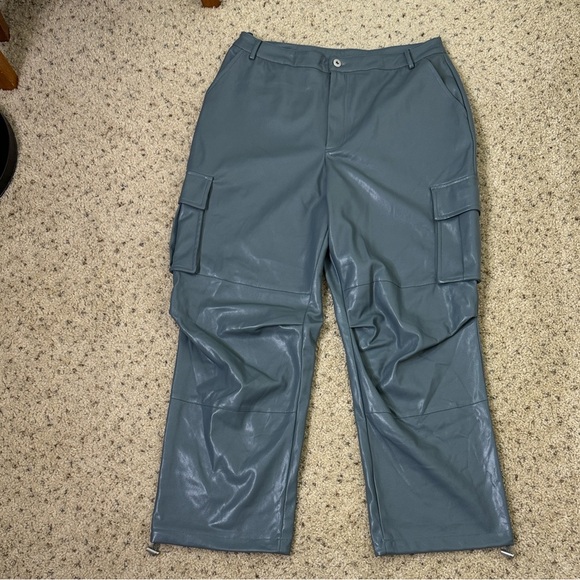 Anthropologie Avec Les Filles Vegan Leather Cargo pants size large - Picture 9 of 9